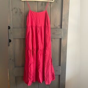 Abercrombie & Fitch
Fushia Maxi dress 
Size M